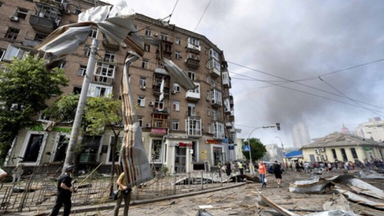 rusia-cere-tarilor-sa-si-evacueze-diplomatii-din-kiev-si-ameninta-cu-intensificarea-bombardamentelor-asupra-capitalei-ucrainene