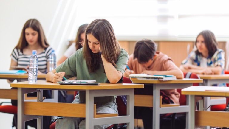 calendar-bacalaureat-2027:-cand-se-desfasoara-simularea,-probele-de-competente-si-examenele-scrise