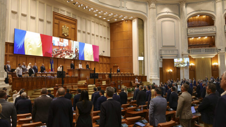 scandal-in-fruntea-parlamentului-pnl-i-a-schimbat-pe-sustinatorii-guvernului-vestea.-liberalii-si-usr-acuza-un-blat-psd-aur