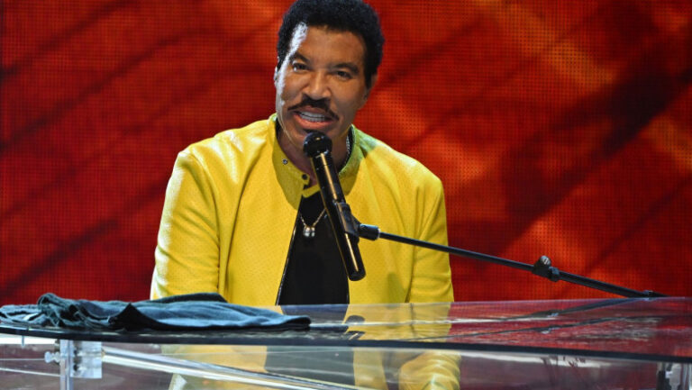 lionel-richie-s-a-internat-voluntar-la-terapie-intensiva,-pentru-teste-medicale,-dupa-concertul-din-st.-louis