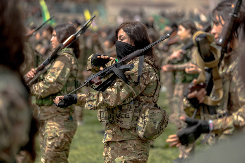 de-la-eroine-ale-luptei-anti-stat-islamic-la-marginalizare:-cum-incearca-femeile-kurde-sa-si-pastreze-locul-in-siria-post-razboi