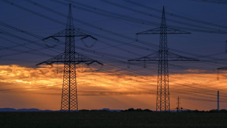 politia-dintr-un-land-est-german-a-dezamorsat-21-de-dispozitive-explozive-gasite-in-apropierea-retelei-electrice politia-dintr-un-land-est-german-a-dezamorsat-21-de-dispozitive-explozive-gasite-in-apropierea-retelei-electrice