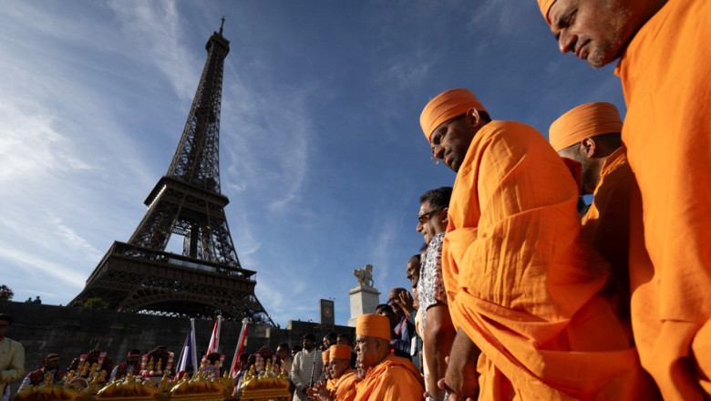 un-grup-hindus-religios-a-provocat-o-greva-a-angajatelor-de-la-turnul-eiffel un-grup-hindus-religios-a-provocat-o-greva-a-angajatelor-de-la-turnul-eiffel