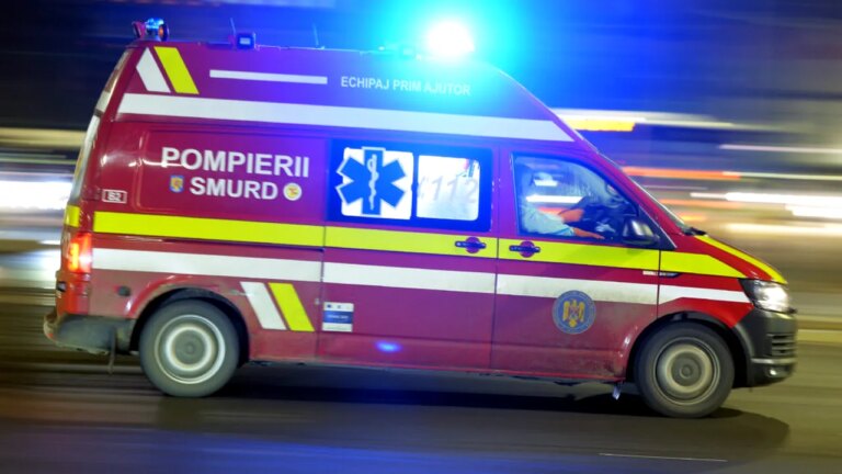 barbat-gasit-fara-suflare-in-apele-crisului-repede.-plutea-in-deriva-si-a-fost-adus-la-mal-in-doar-10-minute