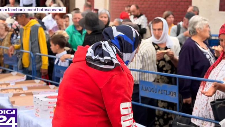 hram-cu-pizza-in-loc-de-traditionalele-sarmale-la-o-biserica-din-botosani.-enoriasii-au-stat-la-coada-pentru-mancare
