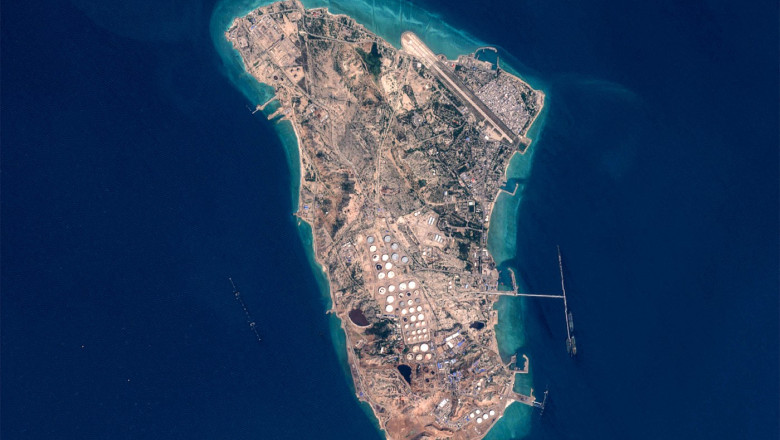 iranul-anunta-explozii-in-insula-kharg-si-in-orasul-port-jask