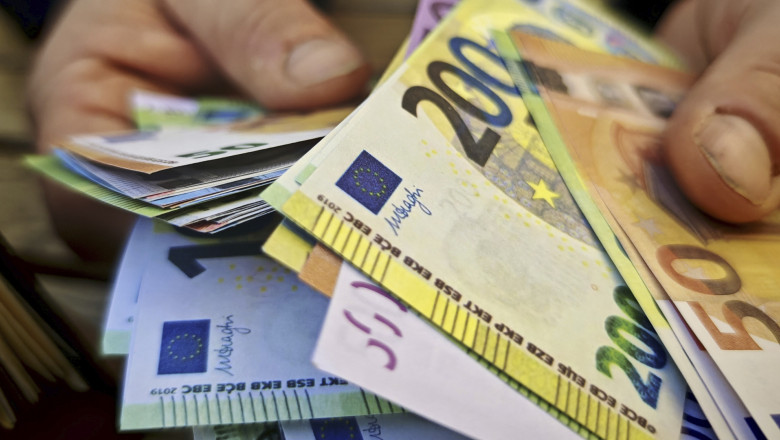 rate-mai-mari-pentru-romanii-cu-credite-in-euro.-ce-urmeaza:-„cursul-e-mult-mai-dependent-de-situatia-noastra-interna”