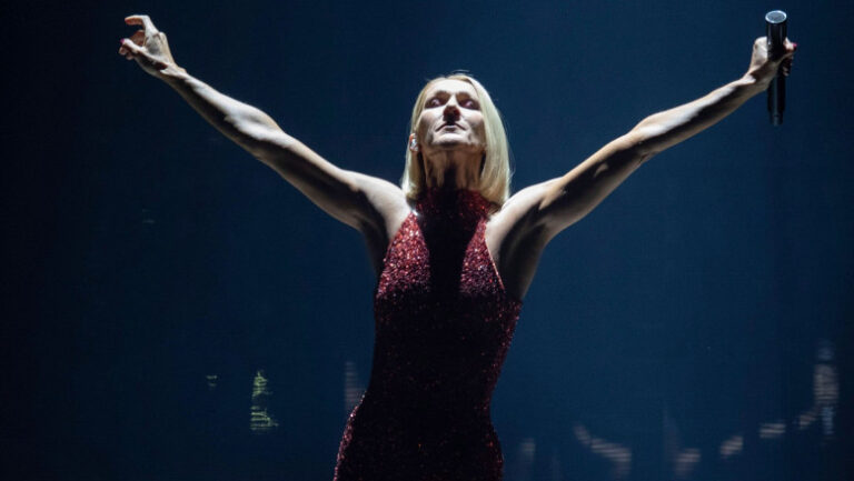 celine-dion-a-revenit-pe-scena-dupa-sase-ani-de-absenta.-mesajul-emotionant-al-artistei-catre-fani