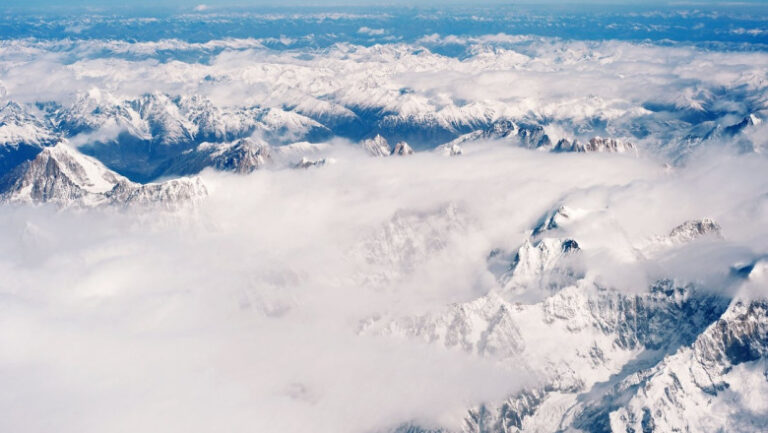 viata-a-milioane-de-oameni-din-himalaya,-care-traiesc-sub-nivelul-lacurilor-glaciare,-in-pericol-din-cauza-topirii-ghetarilor-(raport)