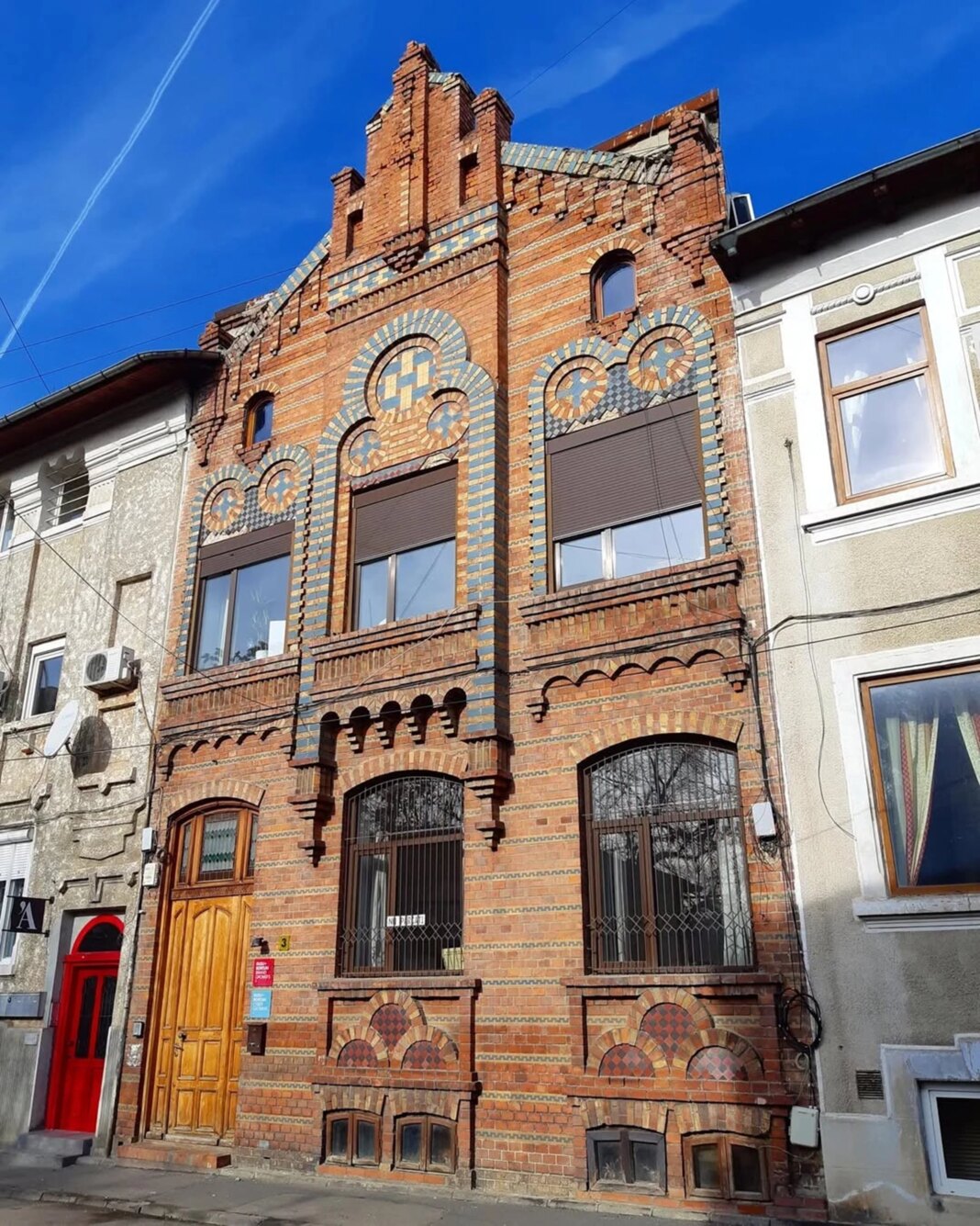 una-dintre-cele-mai-misterioase-bijuterii-arhitectonice-ale-bucurestiului.-secretele-casei-maure,-despre-care-legendele-urbane-spun-ca-a-fost-un-templu-masonic una-dintre-cele-mai-misterioase-bijuterii-arhitectonice-ale-bucurestiului.-secretele-casei-maure,-despre-care-legendele-urbane-spun-ca-a-fost-un-templu-masonic