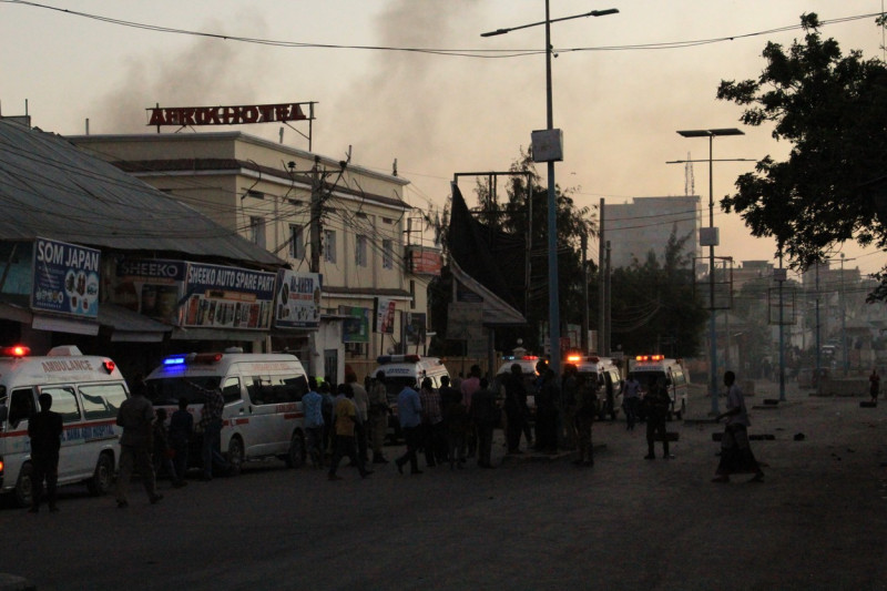 atac-armat-hotel-afrik-mogadishu-somalia-profimedia-0587603024